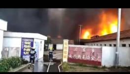 突发！江苏又一工厂爆燃致1受伤！现场火势凶猛！