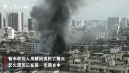 突发！一商厦燃起熊熊大火，整栋楼烧到顶，火光冲天！