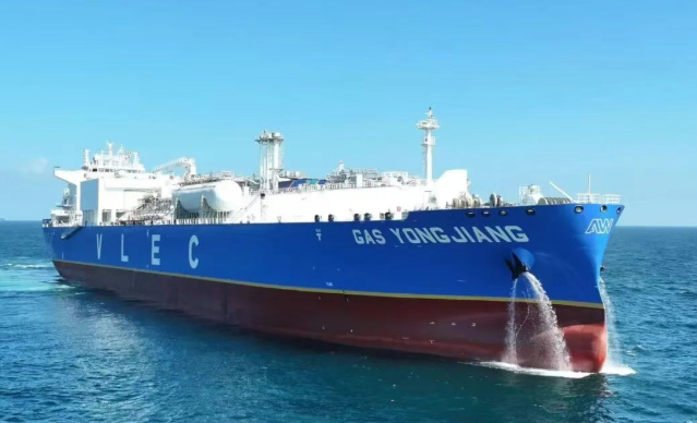 三棵树民族涂料领军者助力大桥焕新启航！