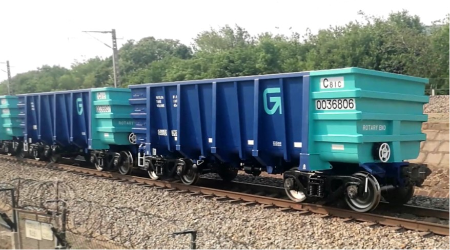 华豹新材料赋能出口漏斗车，中国绿色涂层亮相非洲